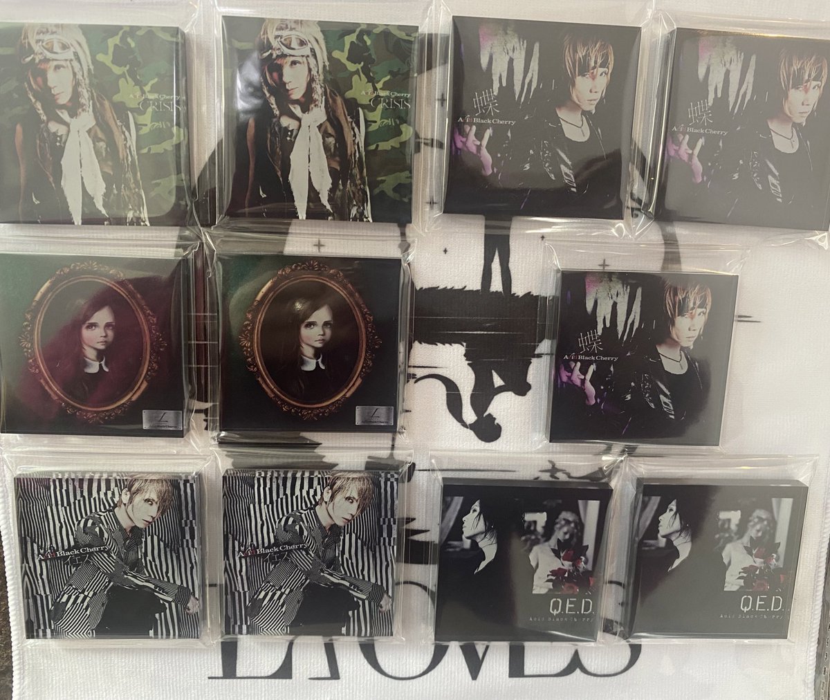 明日参戦される方でランダムアクリルマグネット交換してくれる方おられ