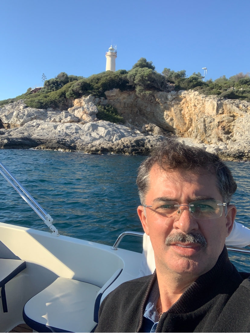 Kim güzel bir(işte) aracılık ederse, ona o işin sevabından bir pay vardır. Kim de kötü bir(işte) aracılık ederse, ona da o kötülükten bir pay vardır. Allah'ın her şeye gücü yeter
(Nisâ Suresi 85.Ayet)
Birileri makam sahibi olacak diye vebala girmemek gerek!
Cuma’mız mübarek olsun