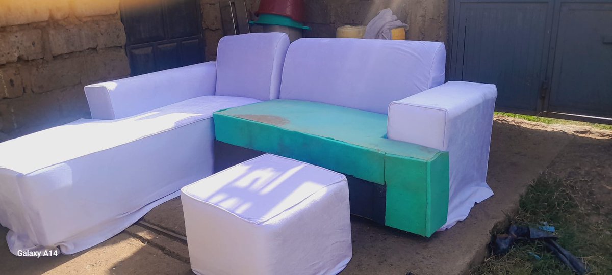 Fundis will finish you 😭
Frame 1: The sleek design I ordered.
Frame 2: The soft white fabric of my dreams.
Frame 3: The reality, a couch that looks like it escaped from a dispensary 💀💀

I supported a friend, paid deposit, waited 26 solid days… only for this masterpiece of