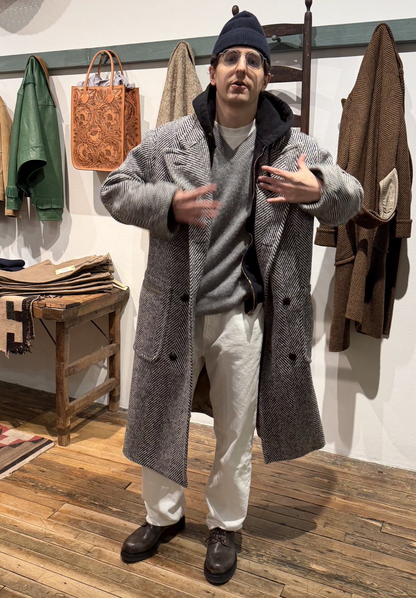 jakewoolf's tweet image. You must be overcoat-maxxing this winter, both in quantity and in the size of your overcoat 

Anything above the knee or that you can’t wear your thickest sweater under is unacceptable