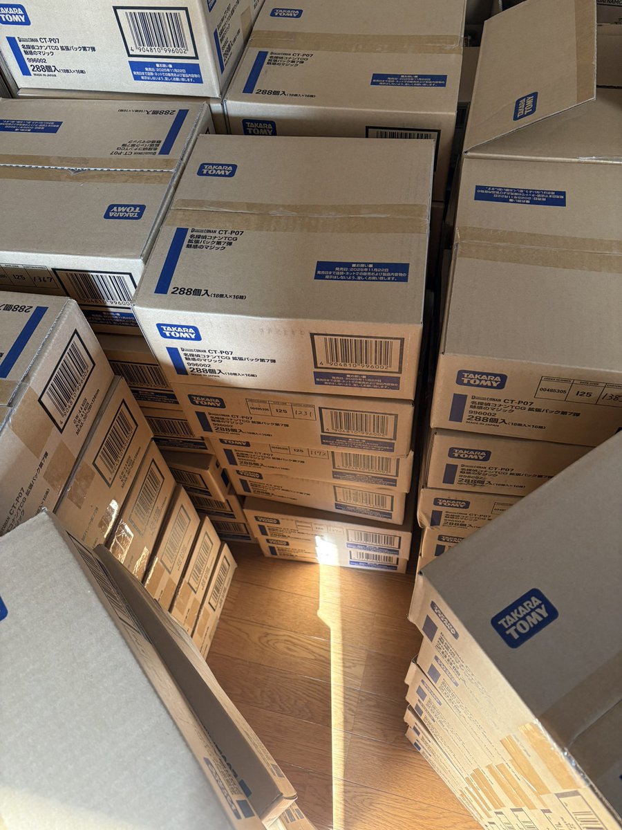 名探偵コナンカード
魅惑のマジック大量に来ました！

Boxは200boxほど売れてます！
0時からのシングル販売お楽しみに😌
#コナンカード #魅惑のマジック