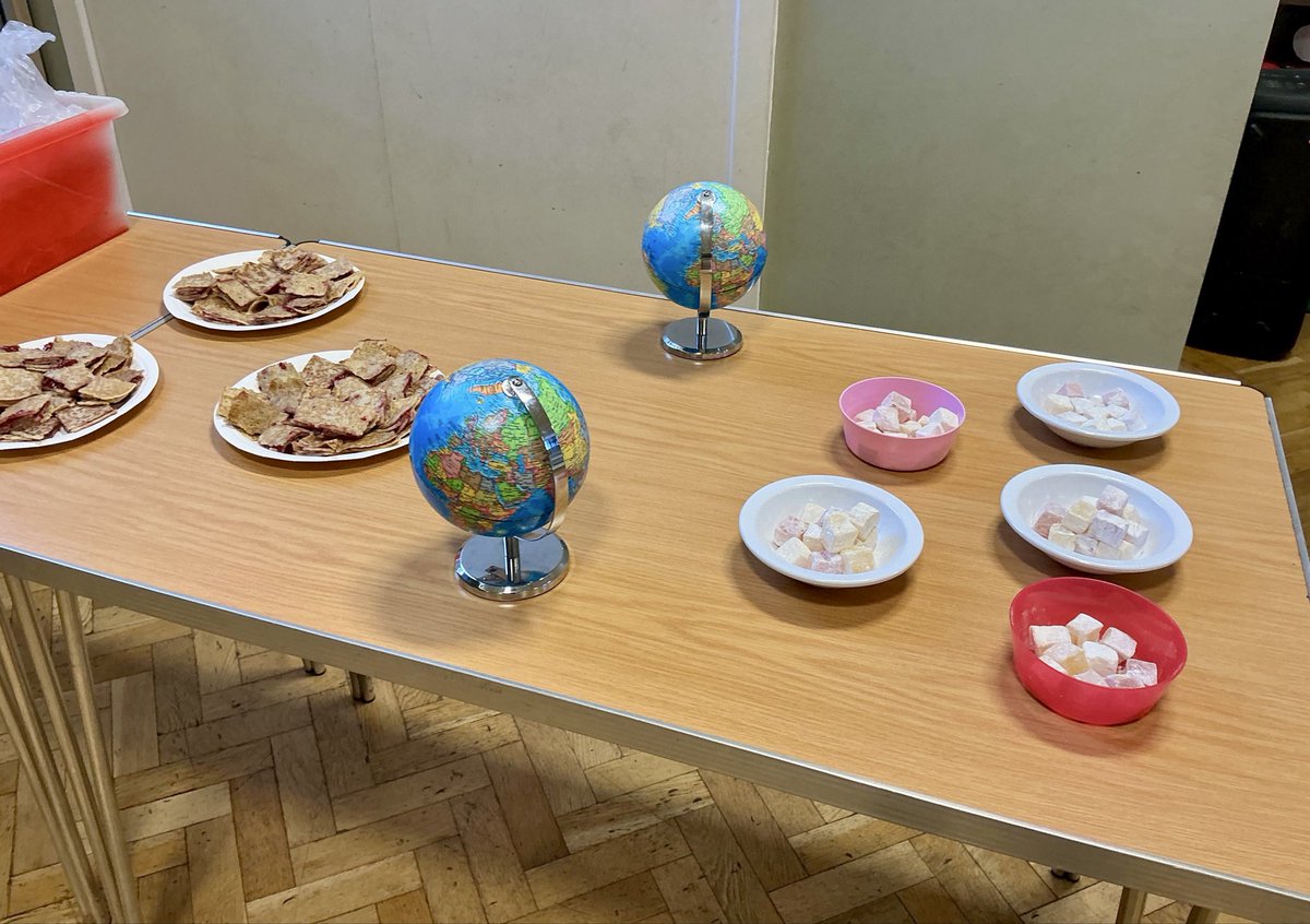 bpinfant's tweet image. Year 1 enjoyed a global feast with foods from India 🇮🇳, Sri Lanka 🇱🇰, Poland 🇵🇱, USA 🇺🇸, Scotland 🏴󠁧󠁢󠁳󠁣󠁴󠁿, Turkey 🇹🇷 &amp;amp; China 🇨🇳. Donuts were a hit, but many loved dahl &amp;amp; poppadoms too 🥘🍩🍽️. Great teamwork! #Year1 #BPIGeography #GlobalLearning #NationalGeographyWeek