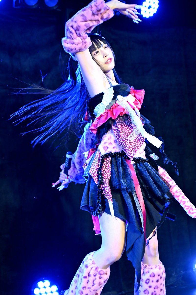 jpredarmy1129's tweet image. 茜捺さんのアイドルとして凄いなと思うところ色々あるけれど、歌ってる時のマイクの位置まで考えてるなと思う、ほとんどのアイドルさんは登るか下がらないと顔がまともに写らない。

月島茜捺 @kitto_senna　@BCCF_official 　#𝑩𝒍𝒖𝒆𝑪𝒉𝒆𝒆𝒔𝒆𝑪𝒉𝒐𝒄𝒐𝑭𝒐𝒏𝒅𝒖𝒆
#ブルチョコ…