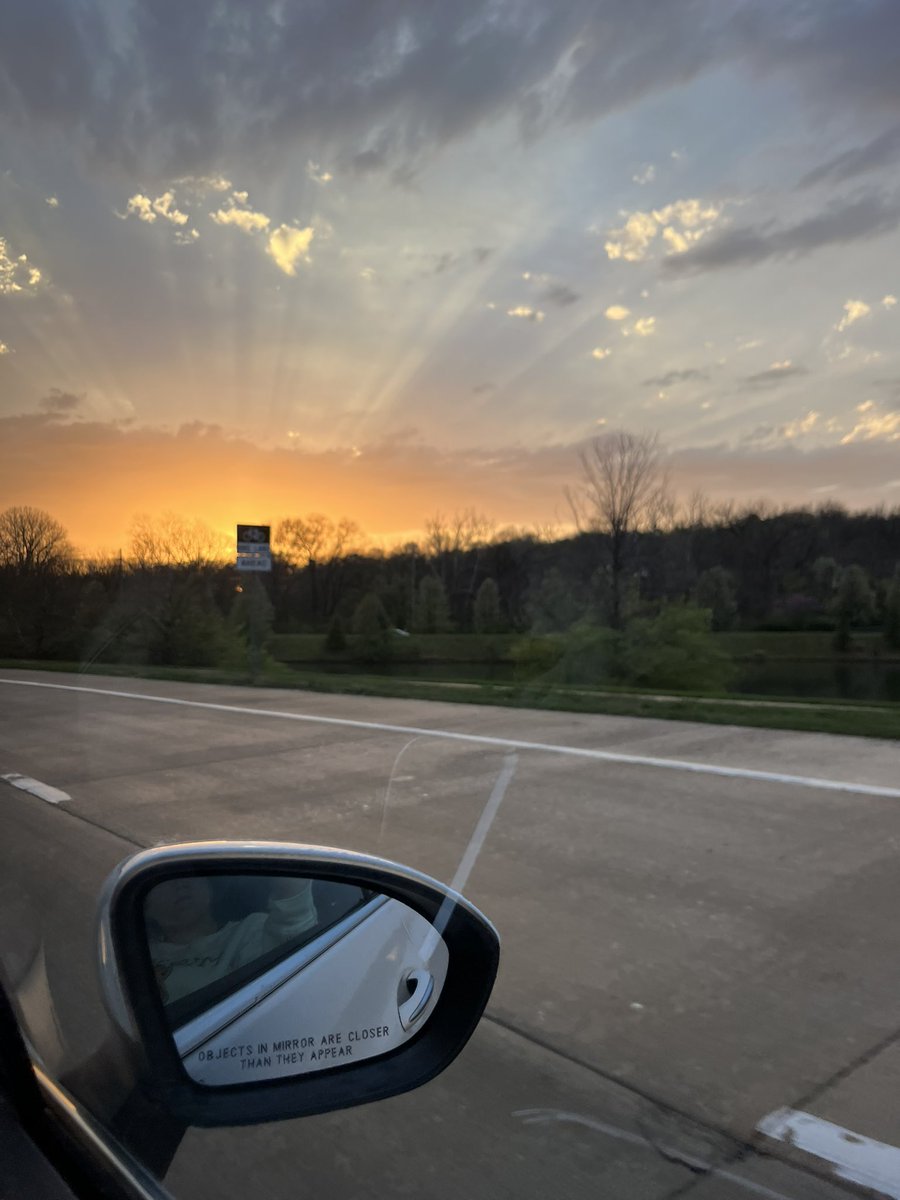 PerkinsCha7755's tweet photo. Day 17 of #VPHSgratitude and I am grateful for the beautiful sky! I love waking up and seeing the sun rise, and seeing the sun set at night. @vphsleadership https://t.co/WkA9BWBlrB