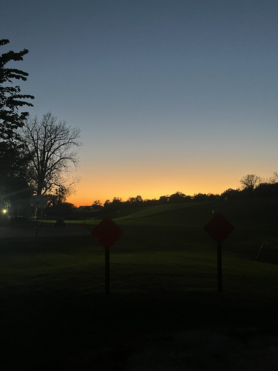 PerkinsCha7755's tweet photo. Day 17 of #VPHSgratitude and I am grateful for the beautiful sky! I love waking up and seeing the sun rise, and seeing the sun set at night. @vphsleadership https://t.co/WkA9BWBlrB