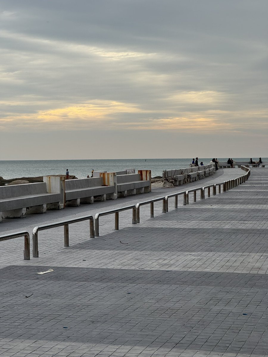 yoxrgravity's tweet image. พออากาศหนาว ทะเลบางแสนก็โรแมนติกเฉยเลย