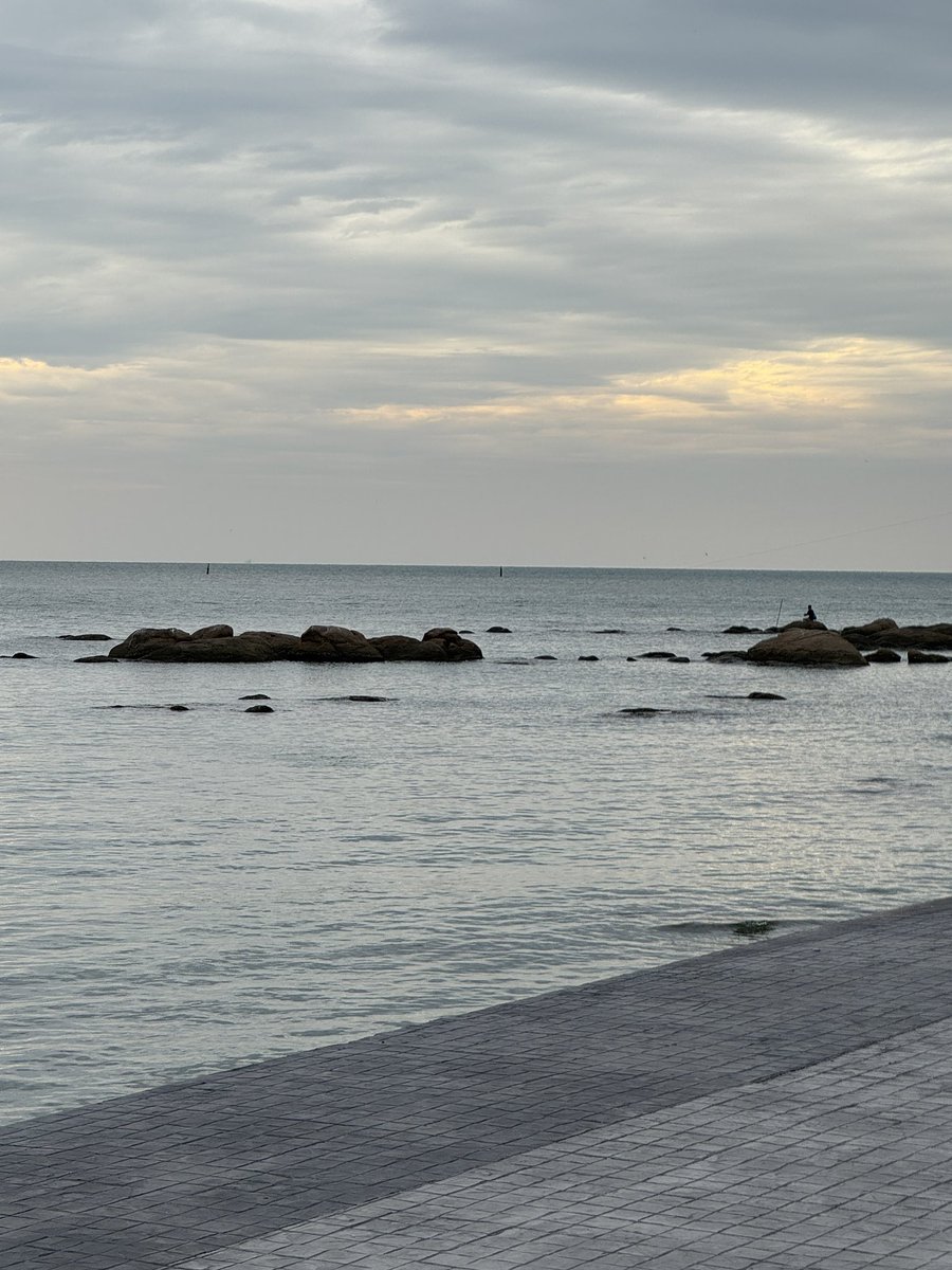 yoxrgravity's tweet image. พออากาศหนาว ทะเลบางแสนก็โรแมนติกเฉยเลย