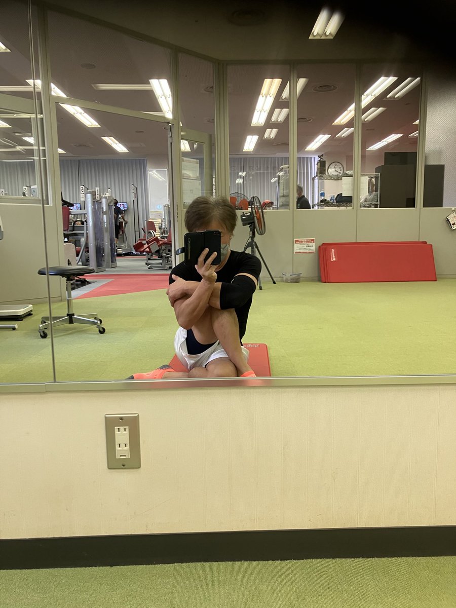 manbobongo's tweet image. おつトレ様です🫡✨
昨日のbike145kmで下半身疲労が残る為上半身のみ軽トレ😁
○バランボール
○ストレッチポール
○上半身&amp;amp;下半身ストレッチ
決められた型全部やって
2時間30分(多分やり過ぎ)
ストレッチマット占領してすみませんでした🙇
#ストレッチ
#バランスボール
#前屈開脚