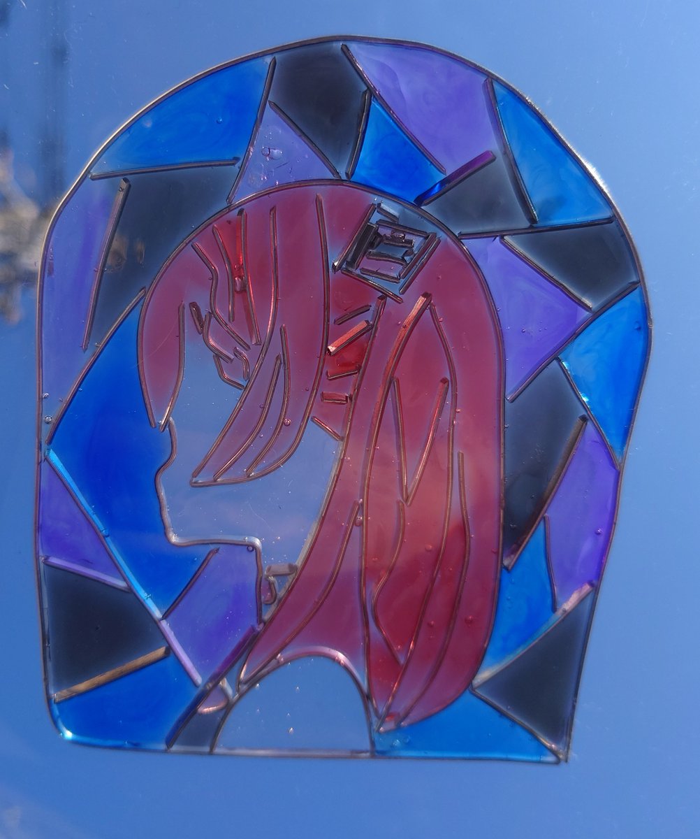 tumiki361's tweet image. ステンドグラス風レジンアート
夕凪機さん、御莉姫さん、硝子宮さんの
３方を製作しました✨
実はちょっとずつ製作方法が違います🤫
#夕凪機美術部
#御莉姫美術部
#硝子宮美術部