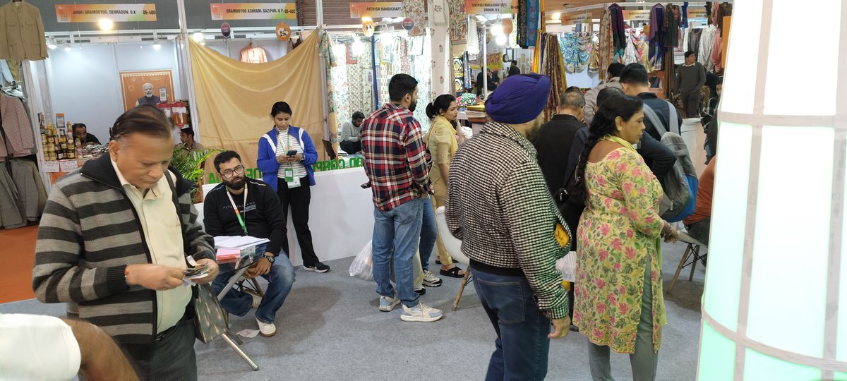 FCI_Delhi's tweet image. 🇮🇳✨ As a special initiative, the #FCI Pavilion at #IITF2025 is offering retail sale of FCI rice sourced from Odisha, Chhattisgarh, Telangana, Andhra Pradesh, Punjab &amp;amp; Haryana—brought together on one platform for the first time!

🌾🍚 Available at just ₹28.90/kg and ₹30.90/kg.