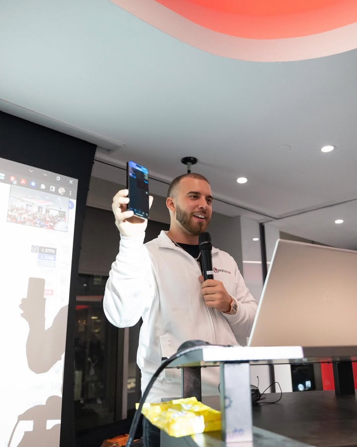 fxalexg580's tweet image. The best way to find yourself… is to lose yourself in the service of others 

@rocket21challenge x Alex G for the people always 🚀

New york was definitely Successful FULL HOUSE thank you to everyone to who came out ya hearddddd 

#setandforget #rocket21challenge #newyorktrader