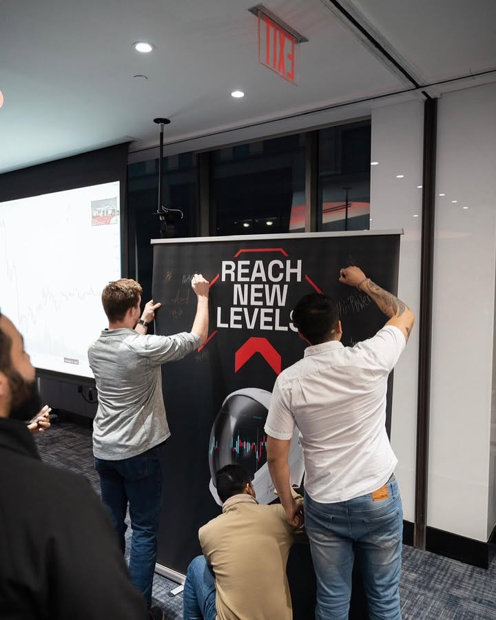 fxalexg580's tweet image. The best way to find yourself… is to lose yourself in the service of others 

@rocket21challenge x Alex G for the people always 🚀

New york was definitely Successful FULL HOUSE thank you to everyone to who came out ya hearddddd 

#setandforget #rocket21challenge #newyorktrader