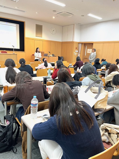 gwcadms's tweet image. 【授業紹介】デジタルコンテンツ制作
デジタルコンテンツの会社社長 甲斐一再様にお越しいただき、UX/UIデザインの特別授業を行いました。時代はデジタル！動画制作をする学生も多く、もっと使いこなしたいと思える興味ある分野です。たっぷり刺激を受けました。
#学習院女子大学 #GWC #学女 #学習院