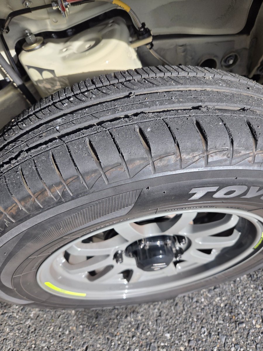 jimu_ken64's tweet image. JSL2025前日練習。
2本チョロッと走って運転手ﾖﾚﾖﾚ🫠
昨年と違って乗れて無い割りに、
右前とリアタイヤがどんどん減って逝く😅