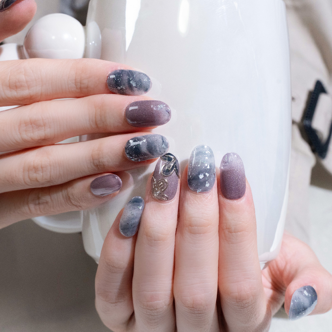 SunBeamNails's tweet photo. Perfect for the calm seasons—soft, smoky elegance.

落ち着いた季節にぴったり。スモーキーで上品なデザイン https://t.co/p01jMyW7Oq