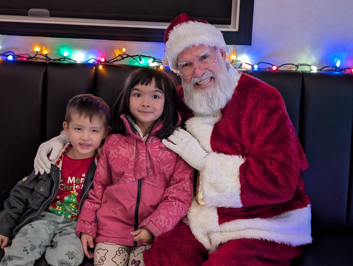 SarahRyanYEG's tweet photo. Had so much fun tonight with my niece and nephew (and their parents) at #MagicofLights at #RADTorqueRaceway. An excellent way to get into the holiday spirit. It started with a visit to the big man in red, of course! #yeg #Santa https://t.co/ifdPKLHJxe