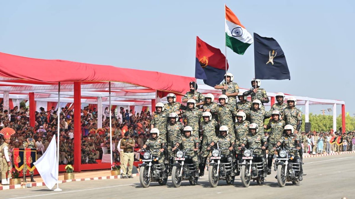 gora94304's tweet photo. Celebrating the unwavering spirit of BSF. Tune in Live from Bhuj on 21 November for the Diamond Jubilee event. #BSF #IndiasFirstLineOfDefence #BSFDiamondJubilee #BSFAt61 #BSF_सर्वदा_सतर्क https://t.co/nEu8j5NKxJ
