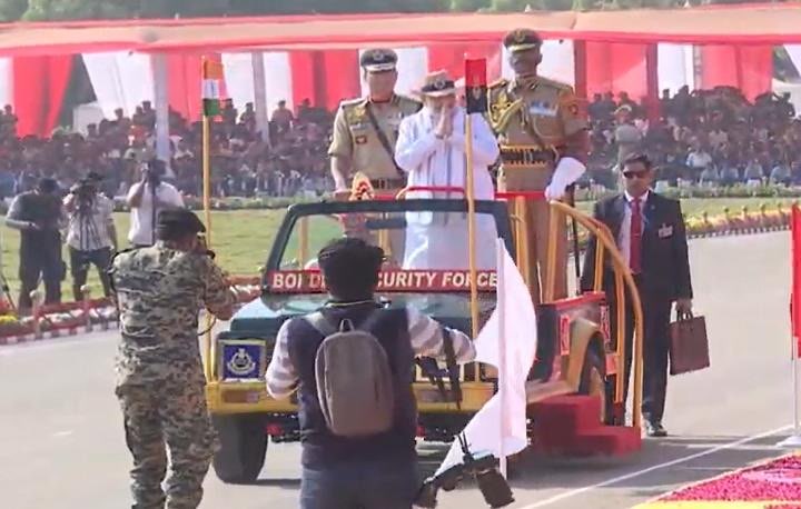 gora94304's tweet photo. Celebrating the unwavering spirit of BSF. Tune in Live from Bhuj on 21 November for the Diamond Jubilee event. #BSF #IndiasFirstLineOfDefence #BSFDiamondJubilee #BSFAt61 #BSF_सर्वदा_सतर्क https://t.co/nEu8j5NKxJ