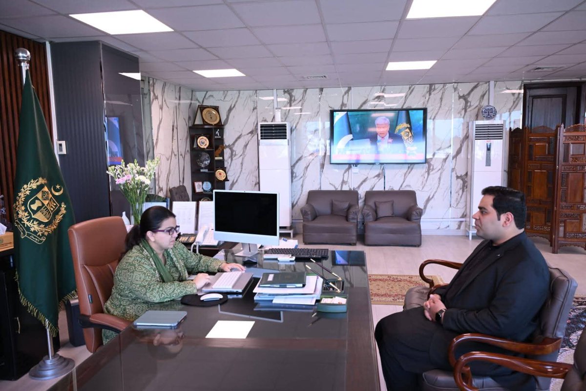 iamfahadshahbaz's tweet image. Met Federal Minister for IT &amp;amp; Telecom, @ShazaFK to discuss youth-led innovation, digital governance and Pakistan’s tech future.
Proud to push for a smarter, more inclusive digital ecosystem led by young professionals.
#DigitalNationPakistan #YouthinTech #TechDestinationPakistan