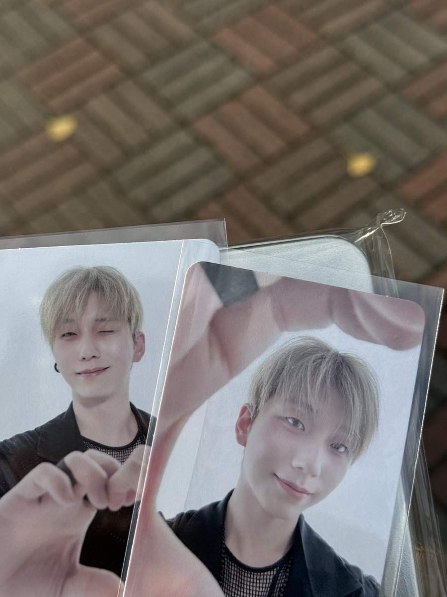 엑디즈 뷰마 앵콜 콘서트 4만원 포카 교환 구해요

me : 건일세트 
you: 정수, 가온

첫콘 현장 교환 원해요 🥺
옵챗으로 연락주세요 !! 

open.kakao.com/o/sfXp4X2h