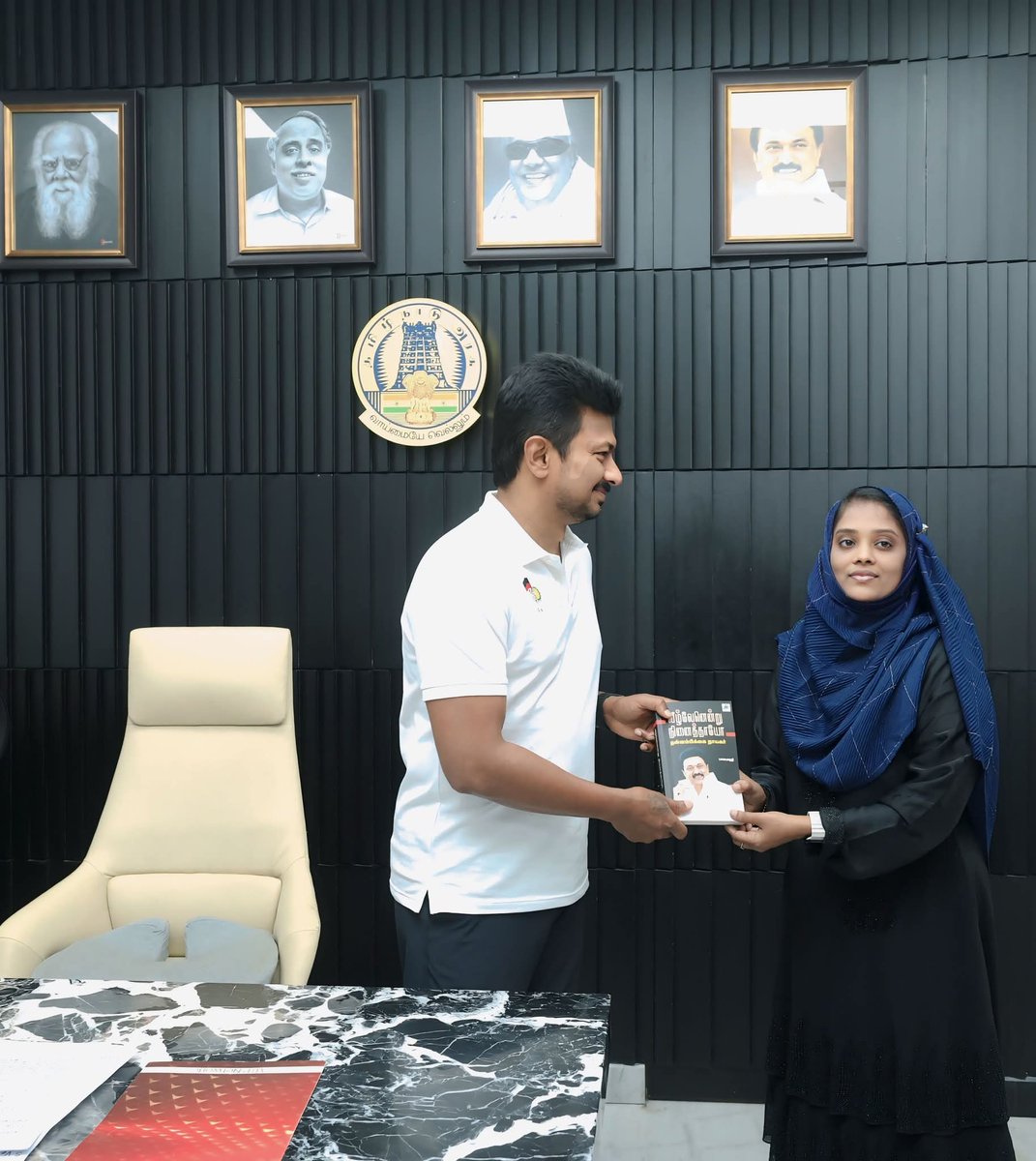 Panpoli_Nisha's tweet image. மாண்புமிகு துணை முதல்வர் 

அண்ணன் @Udhaystalin அவர்களை,குறிஞ்சி இல்லத்தில் சந்தித்த மகிழ்வான 
தருணம் 🖤❤️😍...