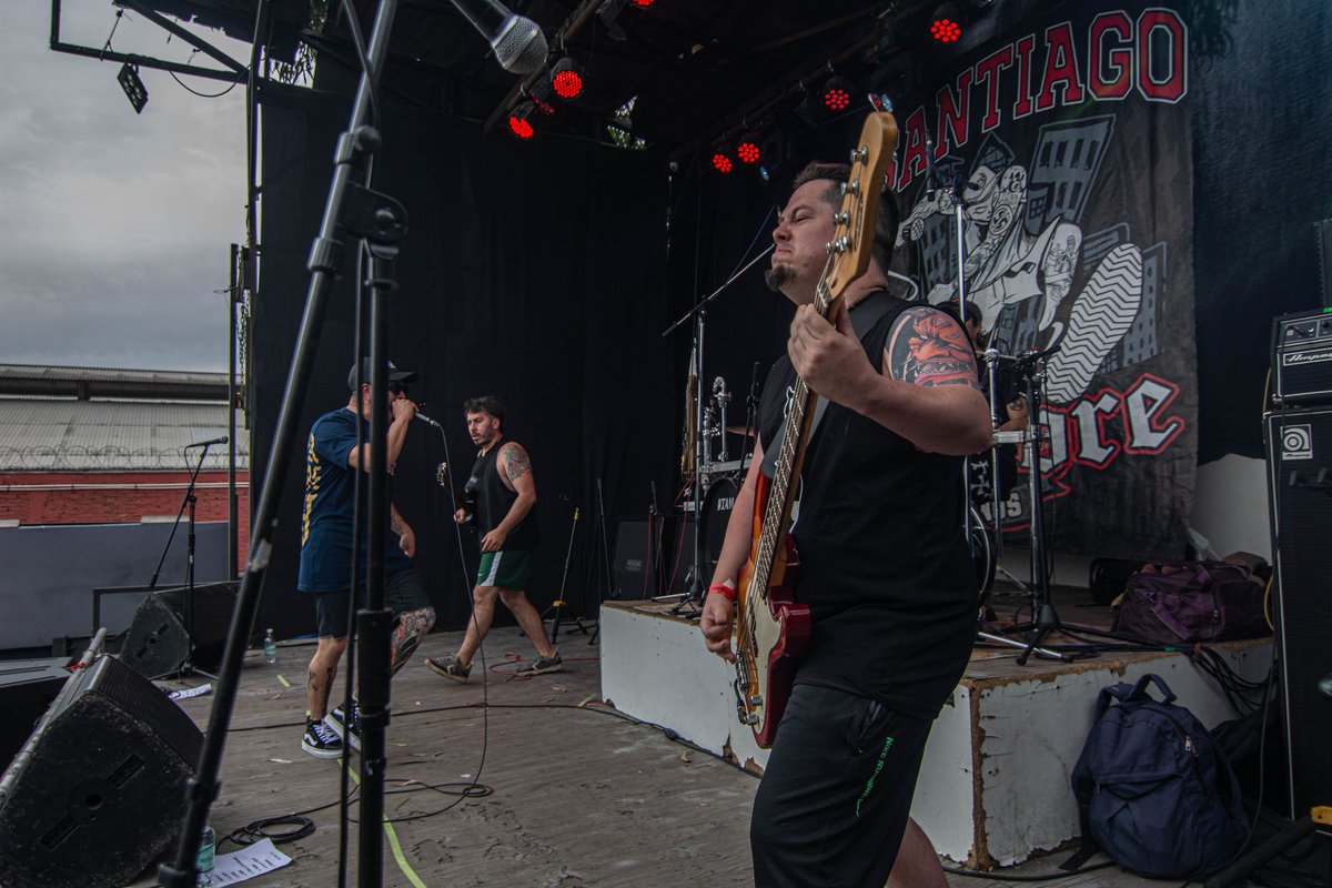 Con #masacreninja en Santiago de Chile 

#bajo #masacre #metal #hardcore #tour