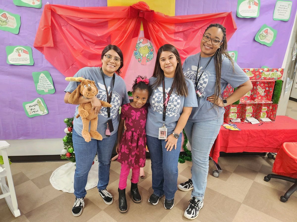 JSES_1stgrade's tweet image. Today was #LiteracyNight! Our Stallions joined us for a roll-and-read game and even got to visit the Scholastic Book Fair 📚 
@JSES_Stallions