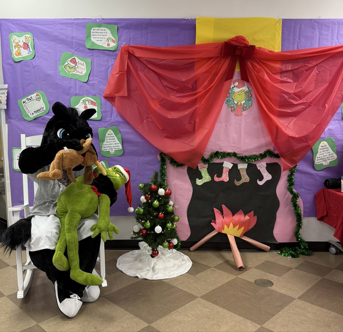 JSES_1stgrade's tweet image. Today was #LiteracyNight! Our Stallions joined us for a roll-and-read game and even got to visit the Scholastic Book Fair 📚 
@JSES_Stallions