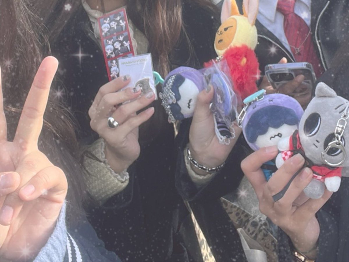 ベルーナの日⭐️
とっても可愛いtxt fanartを描いてる
大好きな <a href="/_lilpage/">danii✮</a> さんにお会いできた💗💗
適当英語だけど好きです!と伝え
恐縮だけどソンムルお渡しして
みんなでお写真も♡♡お優しかった🥹

またどこかで会えますように🍀

#TOMORROW_X_TOGETHER #TXT
#TXT_TOUR_ACTTOMORROW 
#ACT_TOMORROW