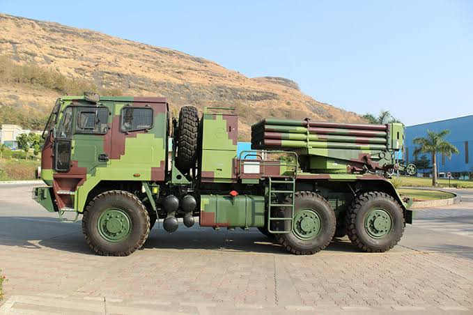 DDIndialive's tweet photo. #IndianArmy is accelerating its indigenisation drive in the #YearofTechAbsorption, achieving major breakthroughs in reducing dependencies on imports. Over 1,050 spares and more than 60 major assemblies of critical foreign-origin weapon systems have already been indigenised, enabling upgrades and enhancing self-reliance. Additionally, 1,035 assemblies and sub-assemblies as well as 3517 spares for existing equipment held have been successfully developed indigenously, marking a significant step toward the national goal of #SelfReliance: @adgpi