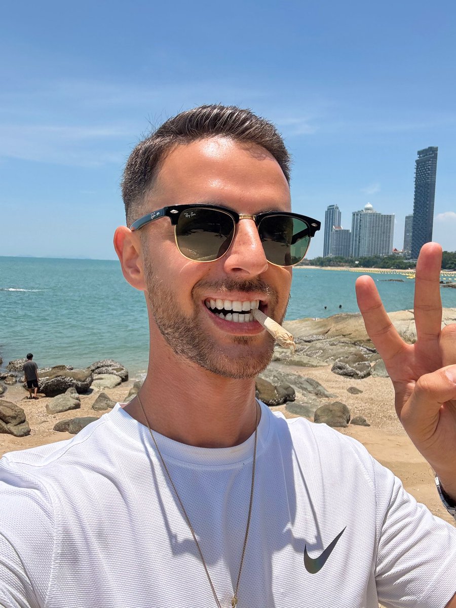 Doodlegenics's tweet image. GM GM To Everyone Who Says GM Back!