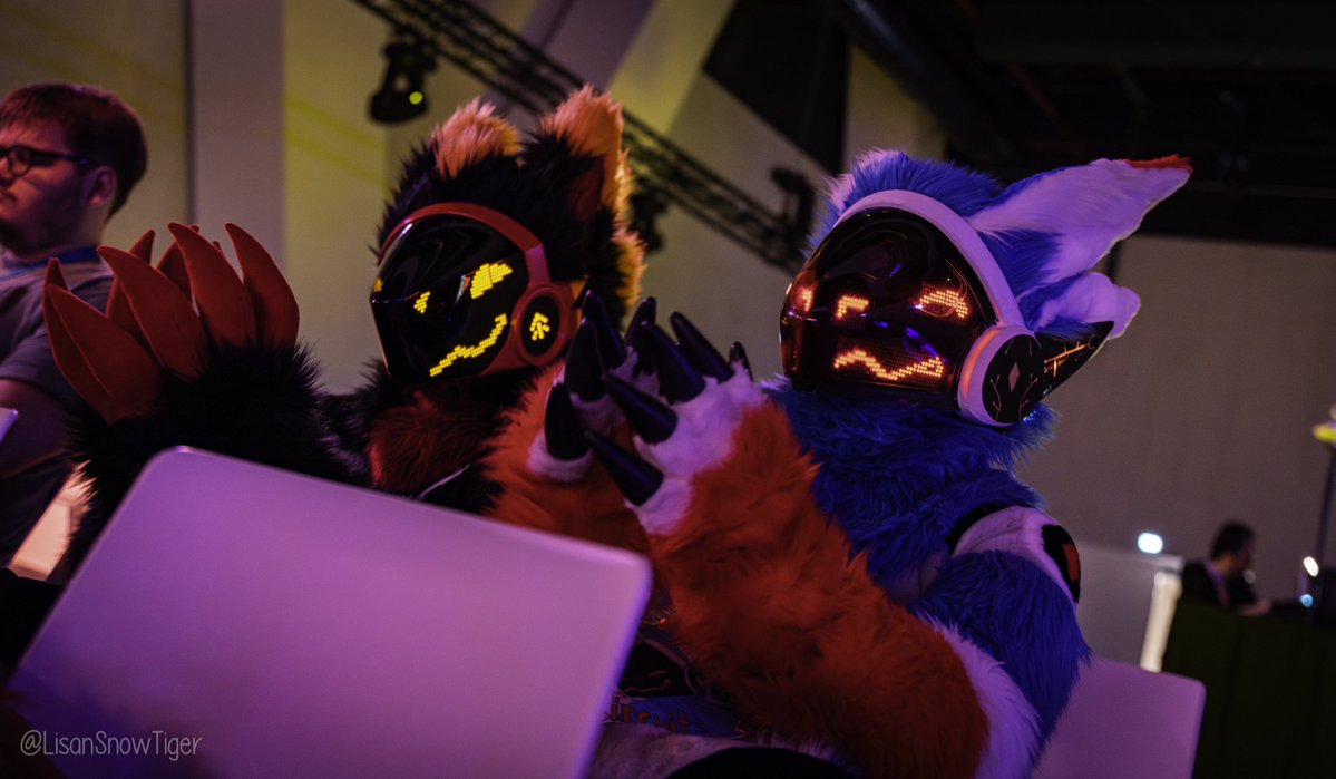 Circuit_Wolfy's tweet image. Enjoying the show with my Protogen buddy @Valley_Protogen. Theres not better way than in fursuit to do! 
 @LisanSnowTiger 📸