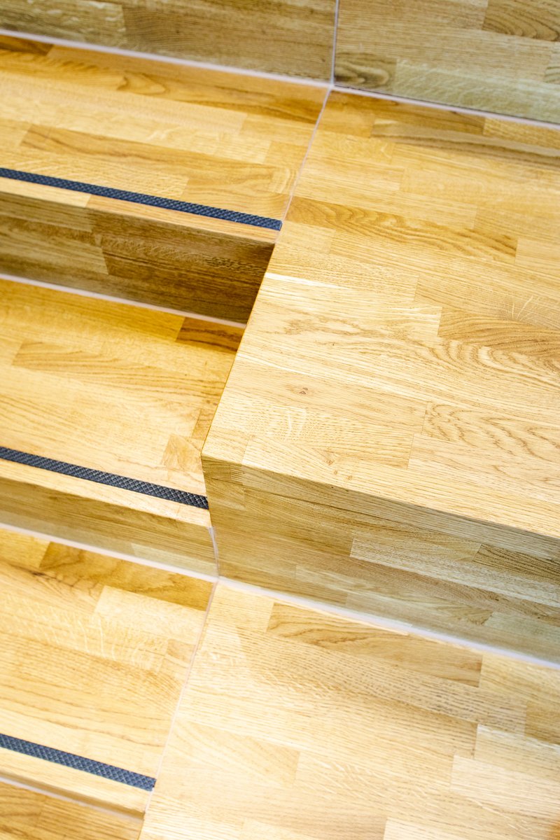 Edge_Workspaces's tweet image. 🪵Wood for warmth. 🪨Concrete for strength. 🍏Natural colors for balance.
In our spaces, design is a contributor to wellbeing and focus.

Every material is chosen to create an environment that feels grounded and calm, yet energizing enough to support your most productive days.