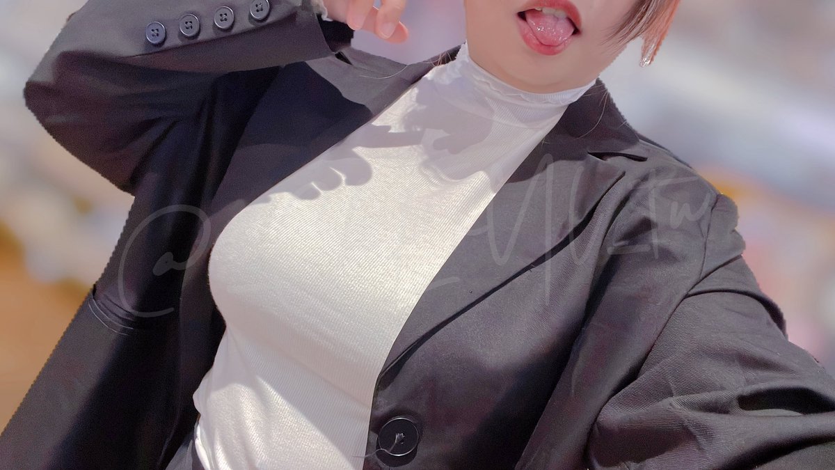 冬天就是個可以穿高領+西裝外套的季節
٩(˃̶͈̀௰˂̶͈́)و https://t.co/816uZl3cJG