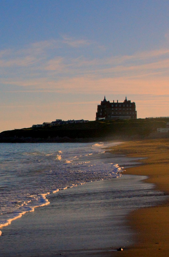 0815, Fistral beach, 1⁰ (Freezing, but Fabulous!) 🌅🥶🩷💛🩵
#Cornwall #StormHour #loveukweather #FridayVibes