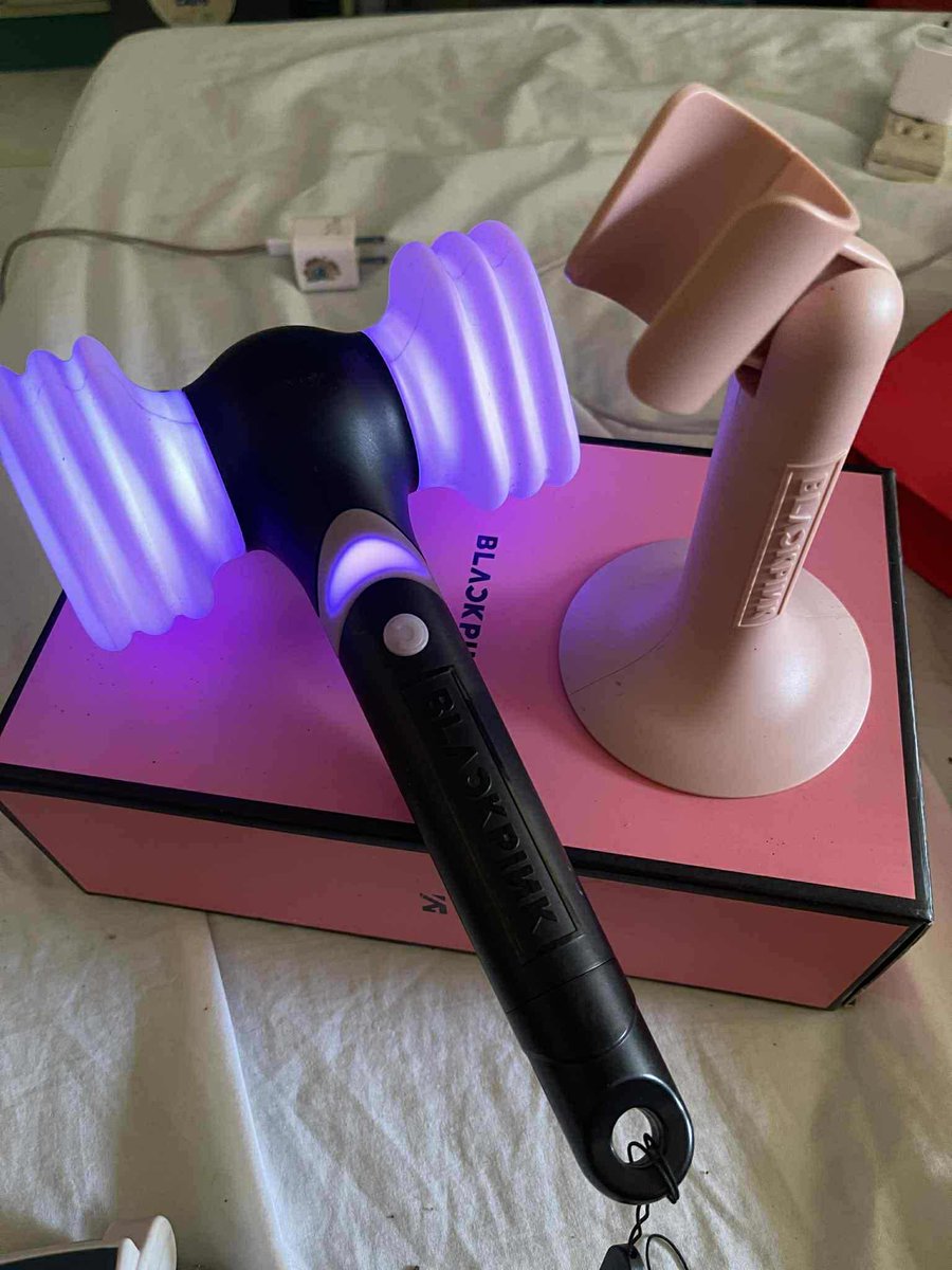 userjnkim's tweet photo. LIGHTSTICK VERSION 2 FOR RENT

BLACKPINK LIGHTSTICK VERSION 2

For day 1

₱500 Rental fee

₱500 security deposit

— message me! 

Loc: Rizal

MOD: Lalamove

#BLACKPINK_DEADLINE_in_BULACAN #DEADLINE_IN_BULACAN #BLACKPINK_DEADLINE #BLACKPINK https://t.co/QViw03Jbx8