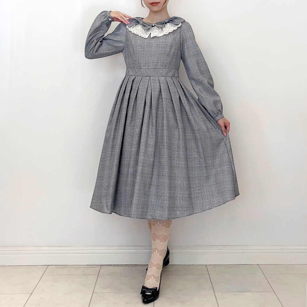 発売中🎶 🎀リボンとレースカラーのワンピース🎀 大きなリボンとレース