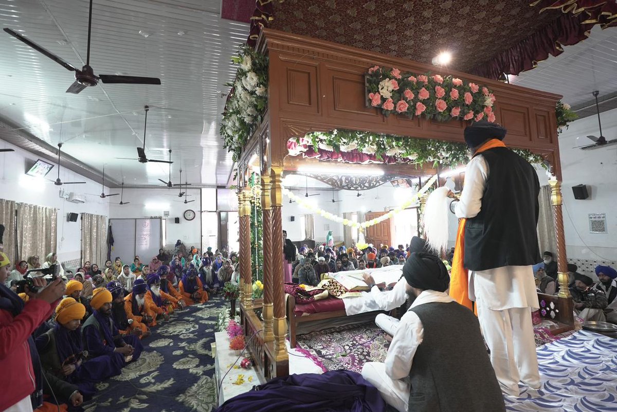 PiyushSengupta3's tweet image. ਧੰਨ ਧੰਨ ਸ੍ਰੀ ਗੁਰੂ ਤੇਗ ਬਹਾਦਰ ਸਾਹਿਬ ਜੀ ਦੇ 350ਵੇਂ ਸ਼ਹੀਦੀ ਦਿਹਾੜੇ ਨੂੰ ਸਮਰਪਿਤ ਨਗਰ ਕੀਰਤਨ ਪਠਾਨਕੋਟ ਤੋਂ ਸਰਬੱਤ ਦੇ ਭਲੇ ਦੀ ਅਰਦਾਸ ਕਰਕੇ ਆਰੰਭ ਹੋਇਆ। ਨਗਰ ਕੀਰਤਨ &apos;ਚ ਕੈਬਨਿਟ ਮੰਤਰੀ ਸਮੇਤ ਵੱਡੀ ਗਿਣਤੀ &apos;ਚ ਸੰਗਤ ਨੇ ਭਾਗ ਲਿਆ।
#BhagwantMaan