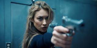 merlinpapin3's tweet photo. .@FredOL69007 Ce soir sur @ParisPremiere le film #HighHeat de Zach Golden (2022) avec Olga Kurylenko Don Johnson Dallas Page Dylan Flashner Chris Diamantopoulos Yvan Martin Jackie Long
Ana, cheffe cuisinière, et Ray, son mari et partenaire commercial, viennent d'ouvrir un restaurant. La soirée d'inauguration est un succès jusqu'à ce que des hommes de main de la mafia tentent de brûler l'établissement et de s'en prendre à Ray. Ana et son mari, qui ont chacun un secret dont l'autre ignore tout, vont devoir jouer carte sur table s'ils veulent survivre à la nuit infernale qui s'annonce. Ray révèle ainsi qu'il est lourdement endetté auprès de la mafia. Ana, quant à elle, confesse être un ancien agent du KGB, experte en maniement des armes blanches...