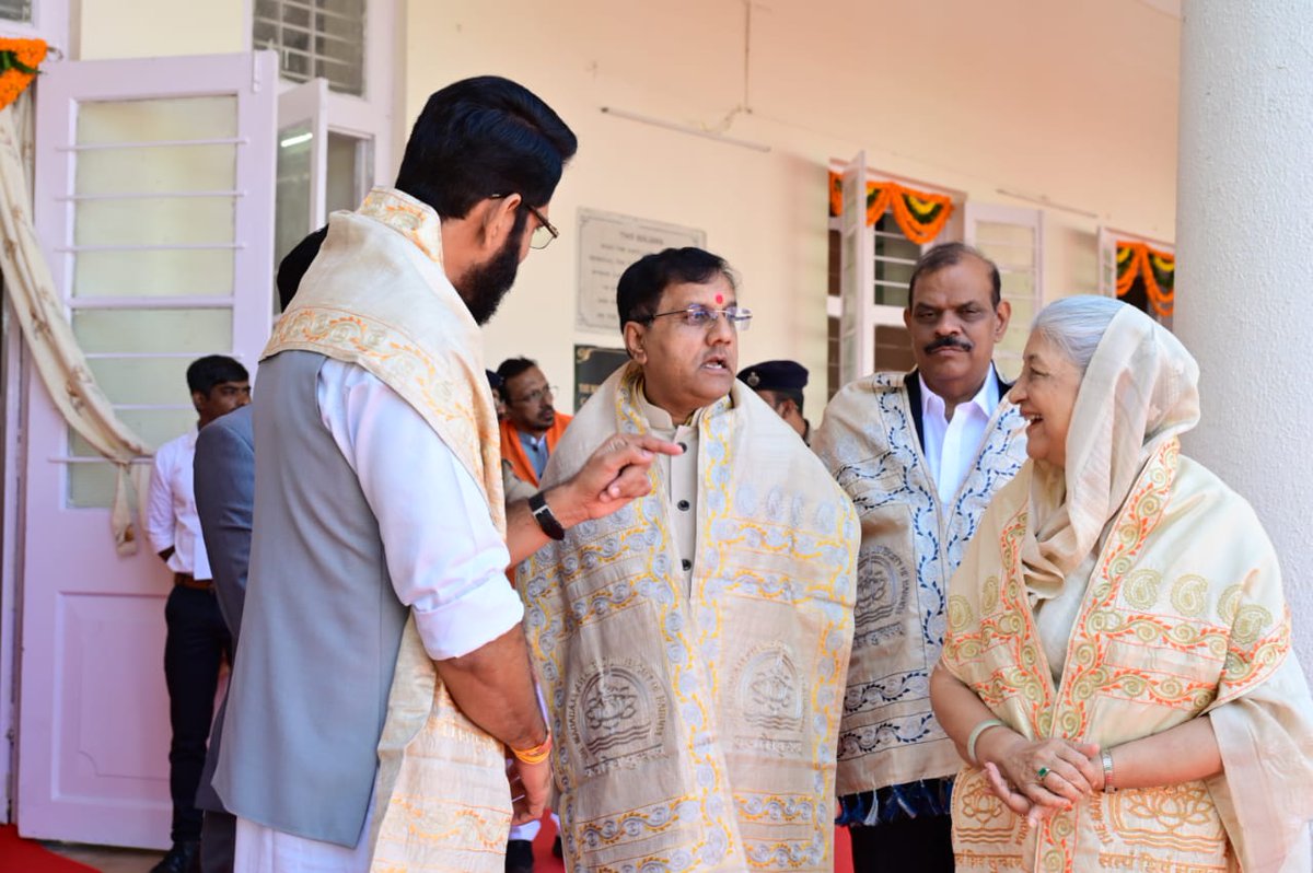 Themsubaroda's tweet photo. The MSUB proudly celebrates its 74th Convocation! 🎓✨
Congratulations to all graduates—your hard work, dedication, and achievements shine bright.
Here’s to new beginnings and the spirit of our scholars.

#msubaroda #74thconvocation #graduationday #proudgraduates #StudentSuccess https://t.co/iqiWP5OLKj