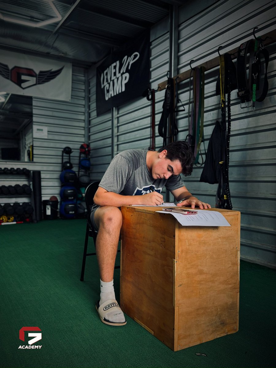 BurtBarnesJr's tweet photo. Filled out a performance evaluation sheet today @GiftednFitted . Working on setting new goals for 2026. Time to keep working!!
#Goals 
#2026
#Football 
#Work https://t.co/TYtOv7RkHJ