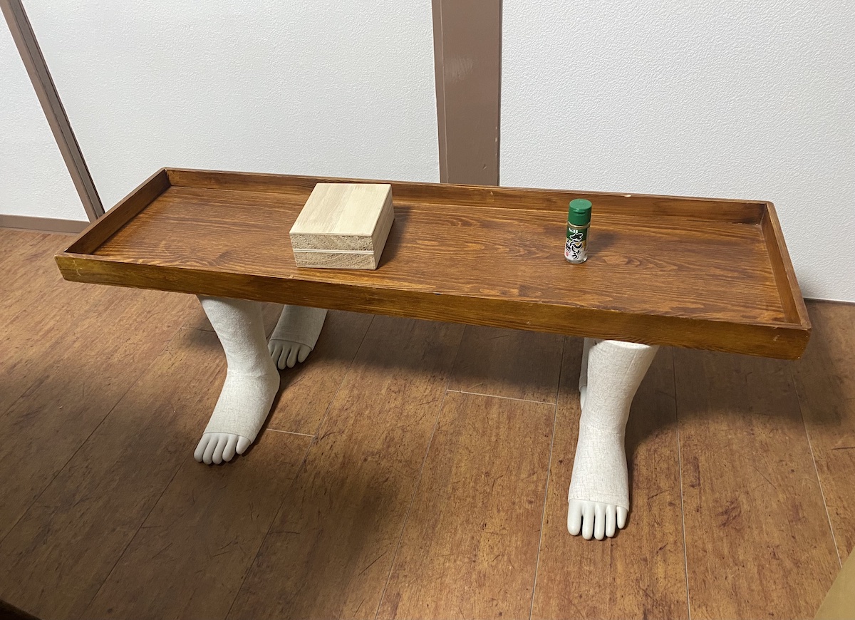 けんさんとこないだ閉店した無印良品に行きました。

什器の左足4本とかっこいいトレーを買ったら、机になってすごかった