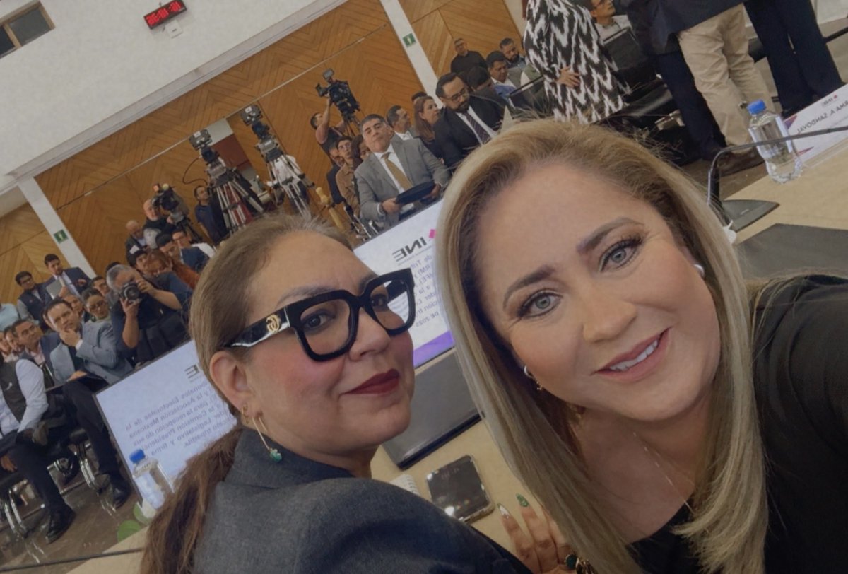 NormAngelik's tweet photo. 💫 👥 #Momentos
#oportunidades
#coincidir
Firmamos un convenio y entregamos propuestas de reforma, gracias 🙏🏼 por la oportunidad de coincidir 🌟
🟢 #SiempreATERM
🟢 #SomosATERM
🟢 #OrgulloATERM https://t.co/mZBlAW2rIC
