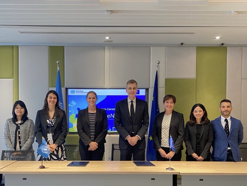 EUinThailand's tweet photo. With €2.5M of 🇪🇺 funding, we launched ‘WasteNet’ project w/ UNODC supporting waste-shipment management &amp; fight illegal waste trafficking. The initiative will harmonise policies &amp; boost enforcement coop. by working w/ ASEAN &amp; bilaterally w/ 🇹🇭, 🇮🇩, 🇲🇾, 🇻🇳 &amp; more. #EUForeignPolicy https://t.co/R1hZU3tfLo