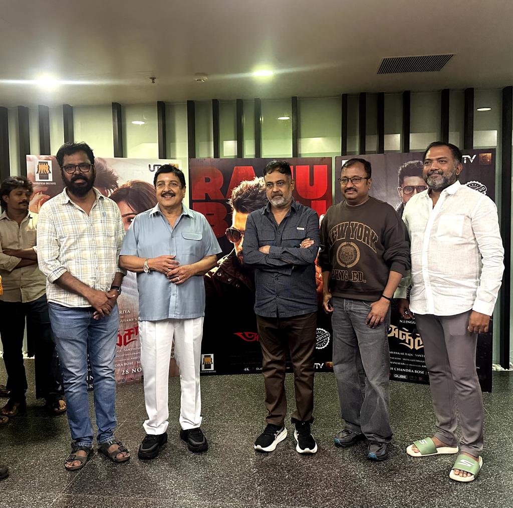 unmaithamilan's tweet image. #ANJAANReEditd in Cinemas From Nov 28 #Sivakumar, #Saran, @dirlingusamy , @itisbose @BrindaSarathy join the hype at Special Screening along with fans. @Suriya_offl @dirlingusamy
@ThirrupathiBros @Samanthaprabhu2 @thisisysr @VidyutJammwal 
 @masterpieceoffl @johnsoncinepro