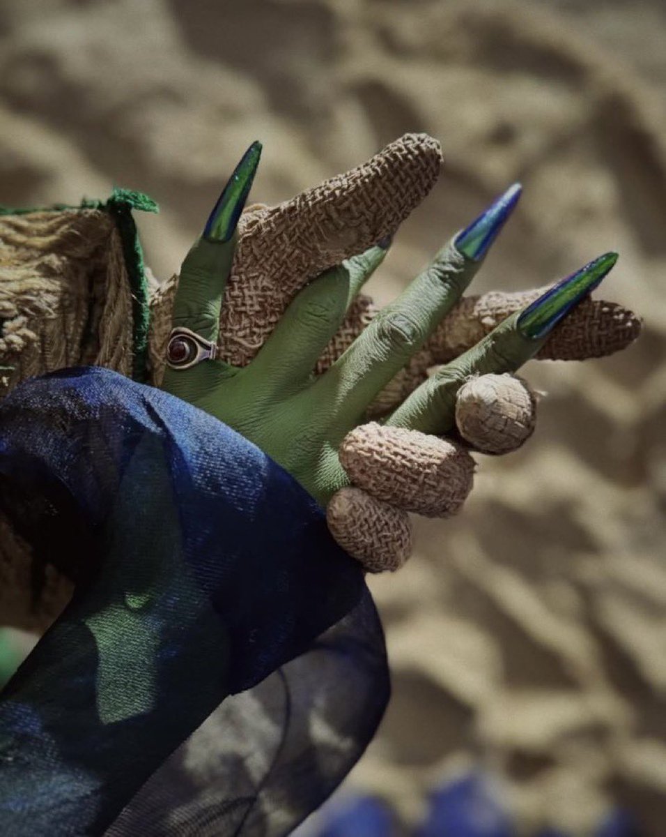 CynBabyErivo's tweet image. Elphaba squeezing in a quick nail appointment before leaving Oz &amp;amp;!?)($&amp;amp;