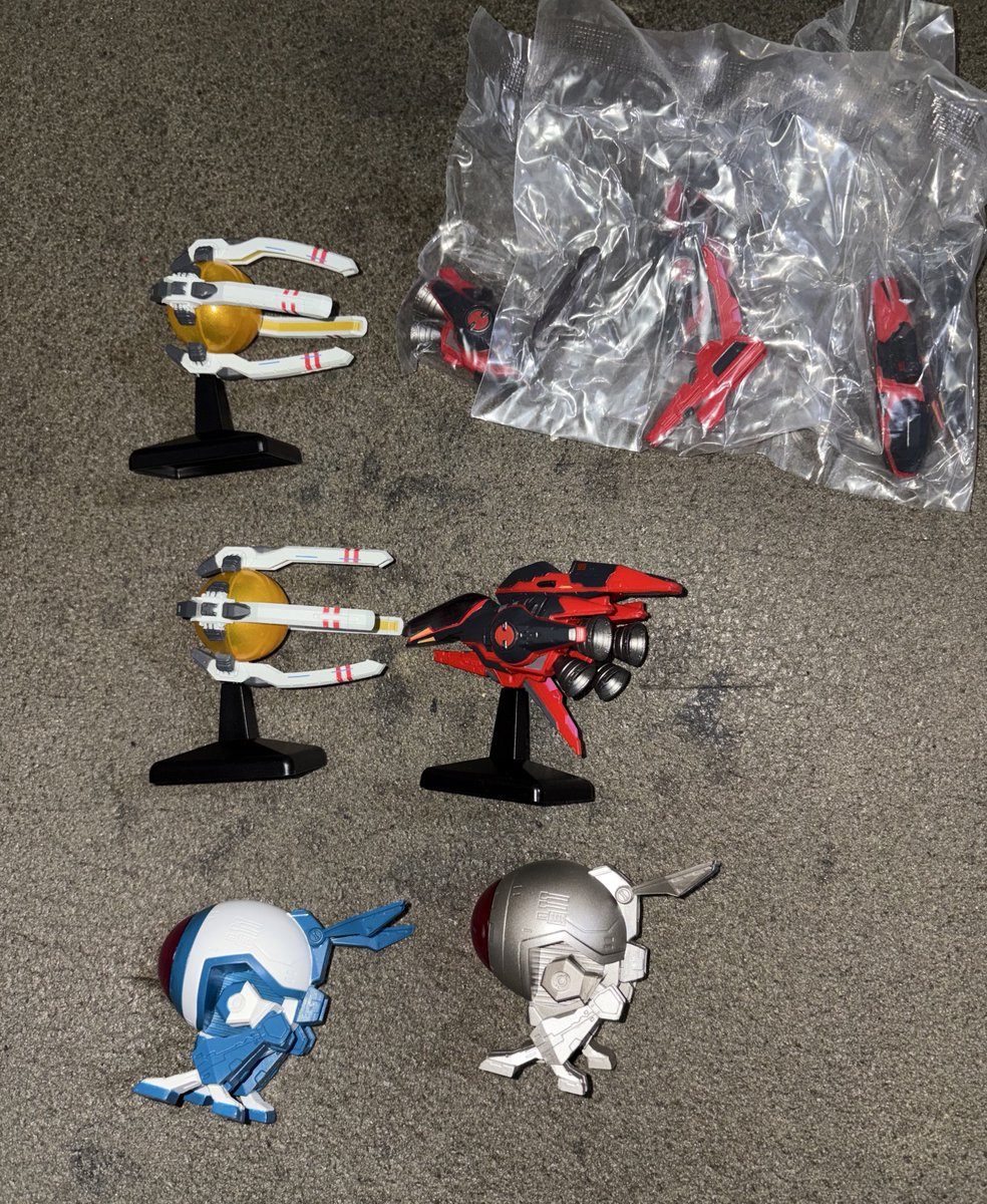 polaris_mv700's tweet image. R-TYPE finalガチャを¥3000分まわしたリザルト

惜しい！ギリギリロイヤルストレートフラッシュを逃した感じ、R-99が一つ通常カラーだったら最良の結果だったのに