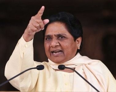 KraantiKumar's tweet image. बहन मायावती जी के शासनकाल में कानून व्यवस्था बहुत सख्त थी. जिसकी फ़ोटो लगाकर तुलना कर रहे थे, उनके राज में कानून व्यवस्था कमजोर थी.

बहन मायावती जी के शासनकाल में मैट्रिक परीक्षा का रिजल्ट 40% के आसपास रहता था. 

कारण बहनजी ने अधिकारियों के सख्त हिदायत दे थीं परीक्षा केंद्र में…