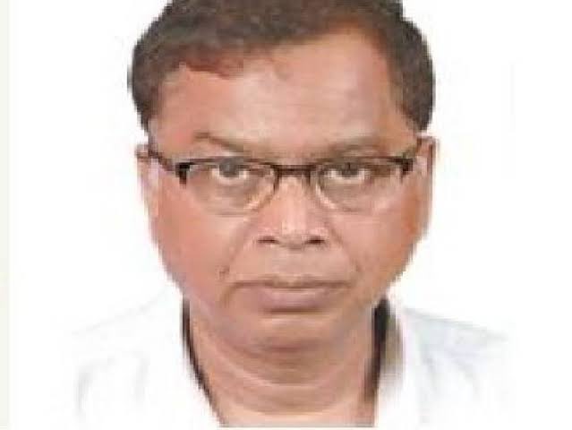 INCIndia's tweet image. ये हैं बी राजगोपाल नायडू- मध्य प्रदेश कैडर के IAS थे। 

⦁ साहब अपने कार्यकाल में गड़बड़ियों के लिए मशहूर रहे

⦁ इन पर ग्वालियर में माइनिंग पट्टेदार को ब्लैकमेल करके उगाही करने का आरोप था
 
⦁ इनका नाम एक अन्य IAS अधिकारी सभाजीत यादव के साथ जमीन विवाद में भी रहा है