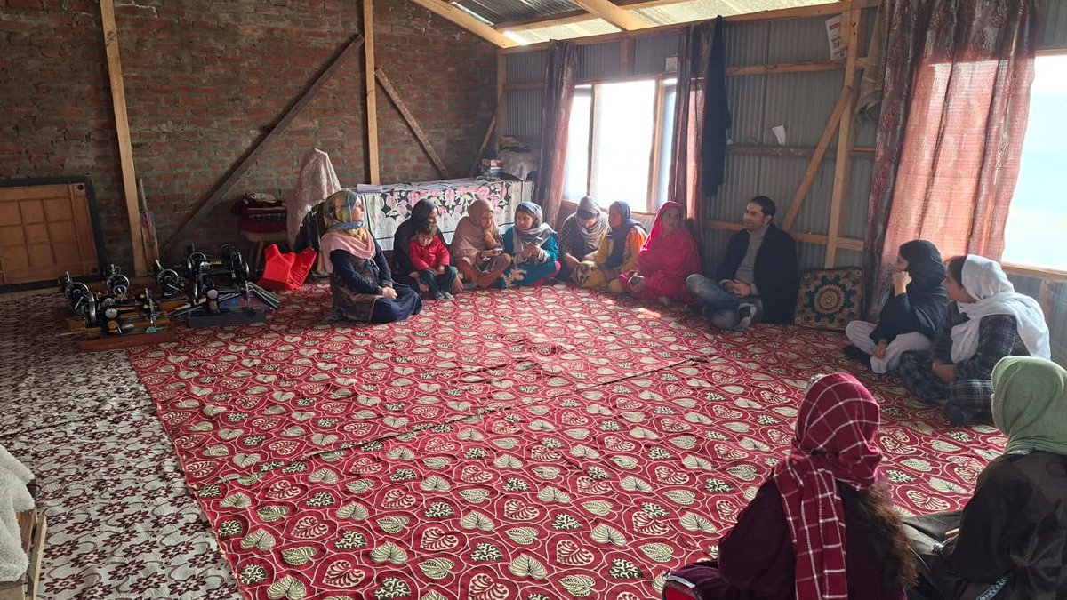 i_CHINAR's tweet image. The SDC Cutting and Tailoring Centre has been launched in Rakhi Arath Srinagar with 25 women enrolling on day one. A hopeful start for new skills and new opportunities.
#CHINARInternational #WomenEmpowerment #SkillDevelopment #CuttingAndTailoring #RakhArath